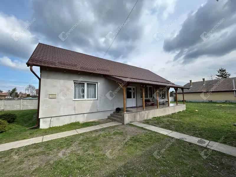 Ház Kiadó , Monori járás, Közép-Magyarország