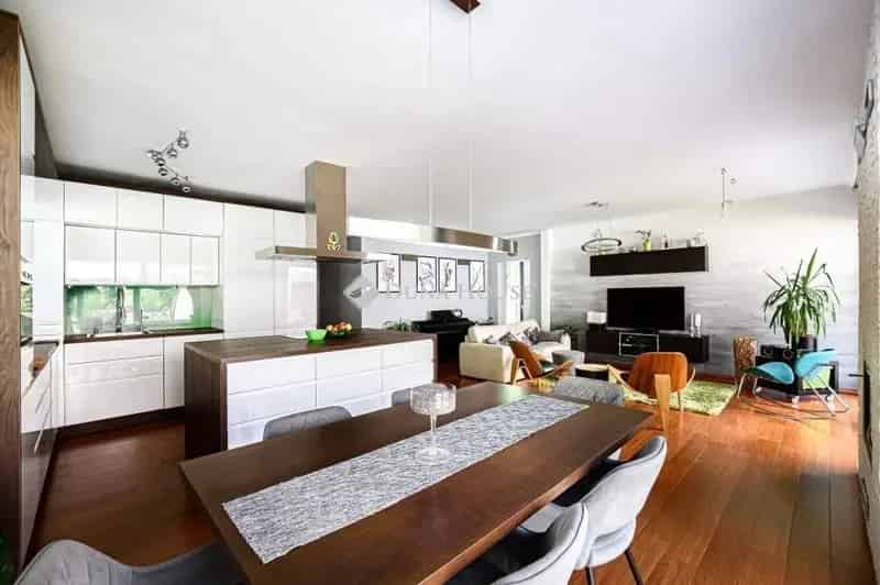 Ház Kiadó , Budakeszi járás, Közép-Magyarország