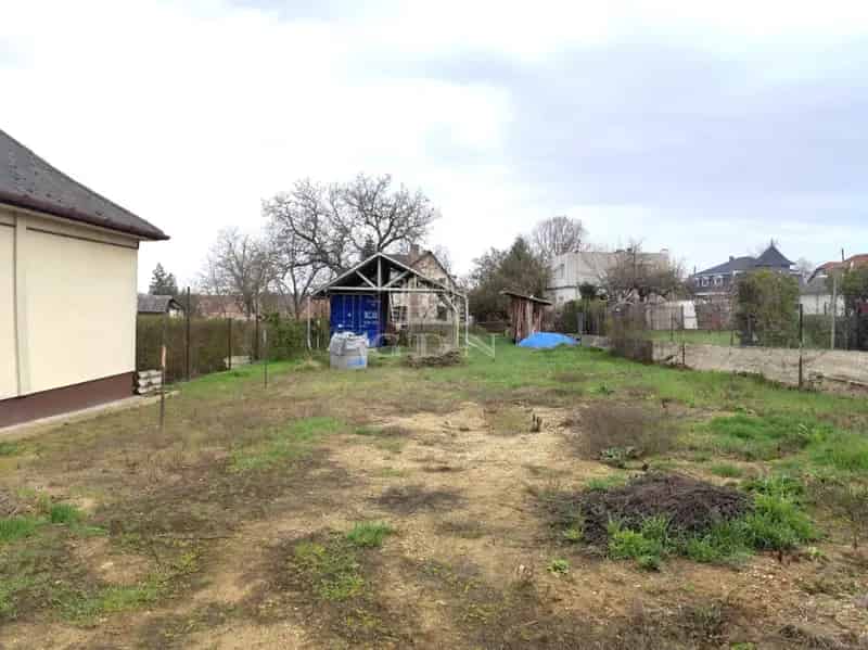 Telek Kiadó , Kerepes, Közép-Magyarország
