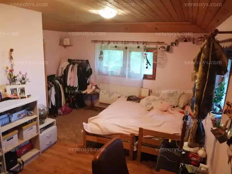 Panorámás, szinteltolásos, tágas családiház eladó Érd kedvelt részén.