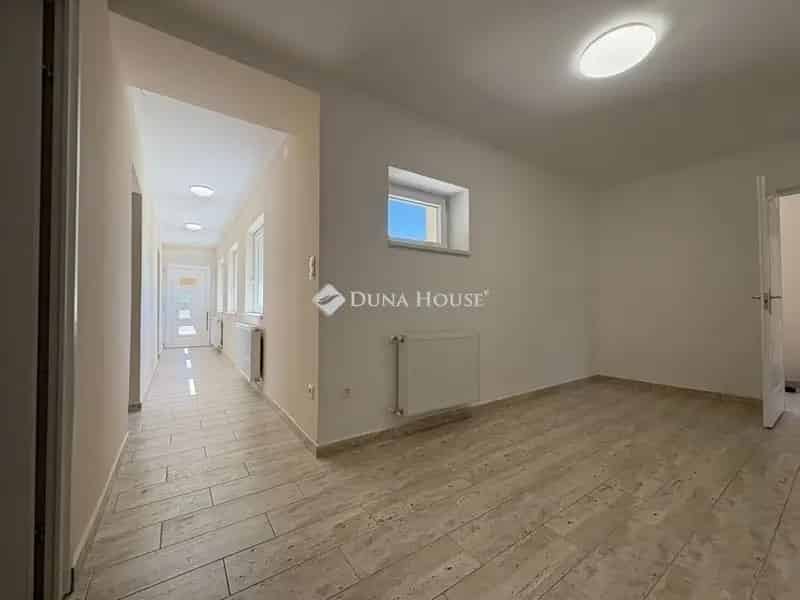 Ház Kiadó , Dabasi járás, Közép-Magyarország