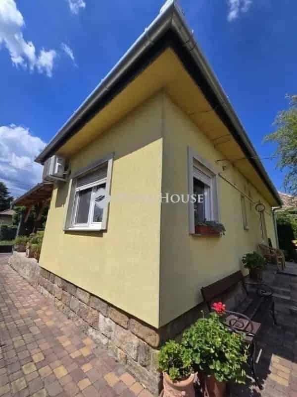 Ház Kiadó , Váci járás, Közép-Magyarország