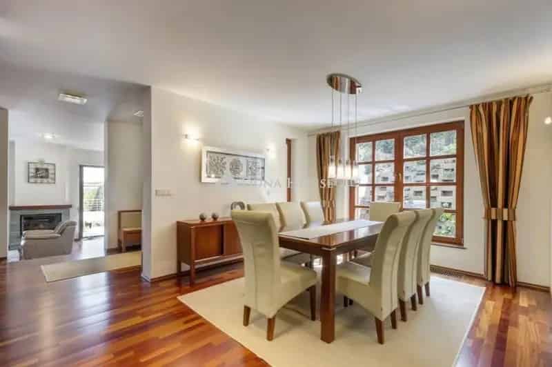 Ház Kiadó , Szentendrei járás, Közép-Magyarország