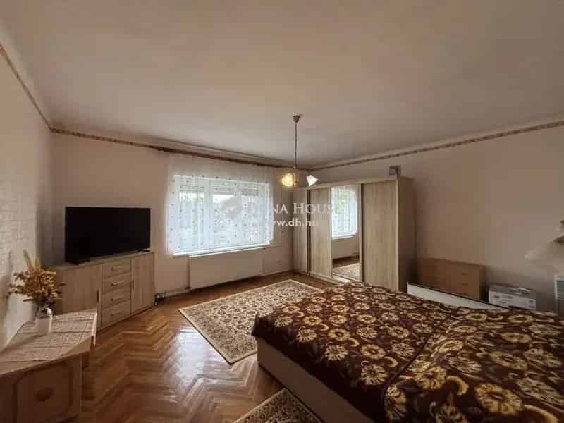 Ház Kiadó , Esztergomi járás, Dunántúl