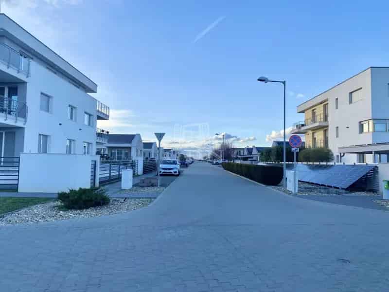 Ház Kiadó , Gróf Almássy utca, Gyömrő, Közép-Magyarország