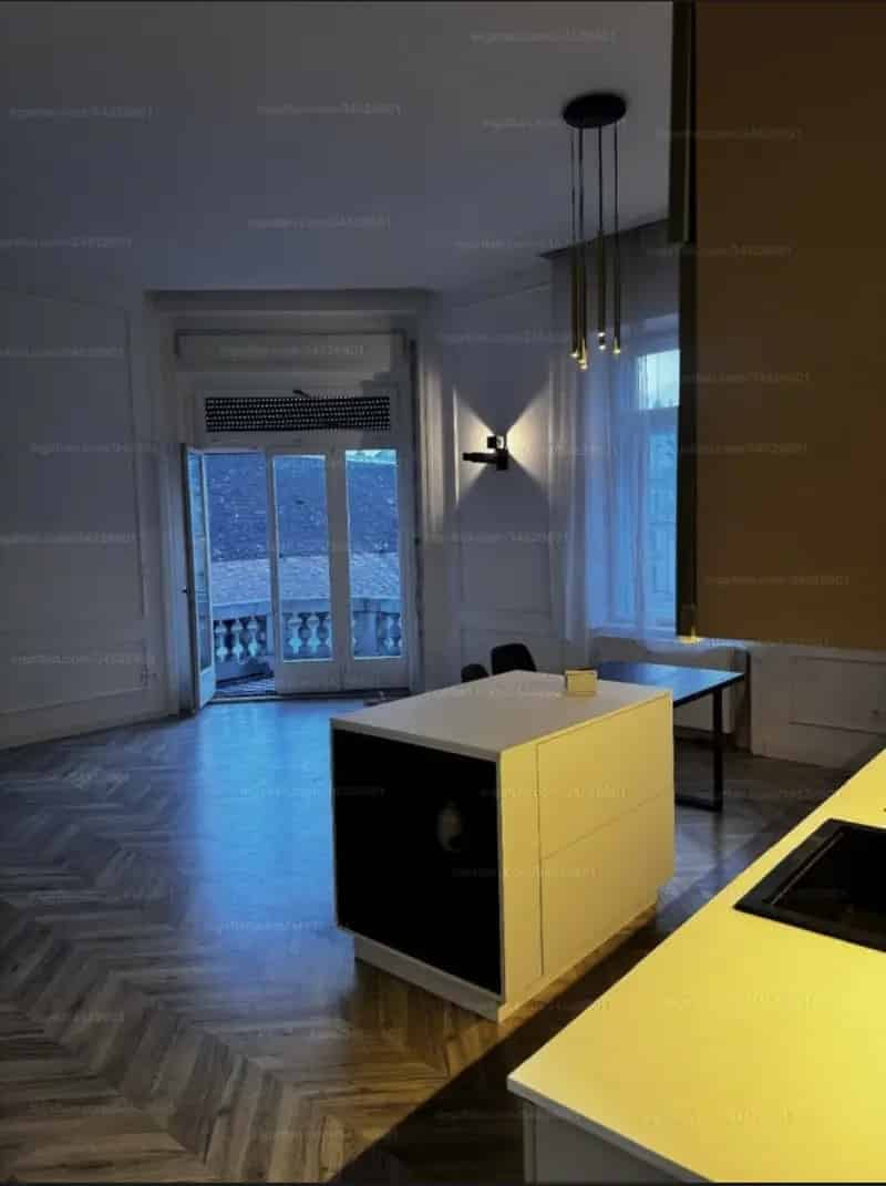 96 m2-es felújított lakás kiadó V. kerületben