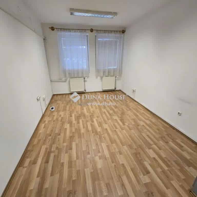 Üzleti célú Kiadó , Kecskemét, Alföld és Észak