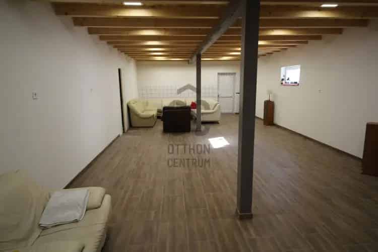 Szigetmonostori eladó kereskedelmi ingatlan, UZ014547