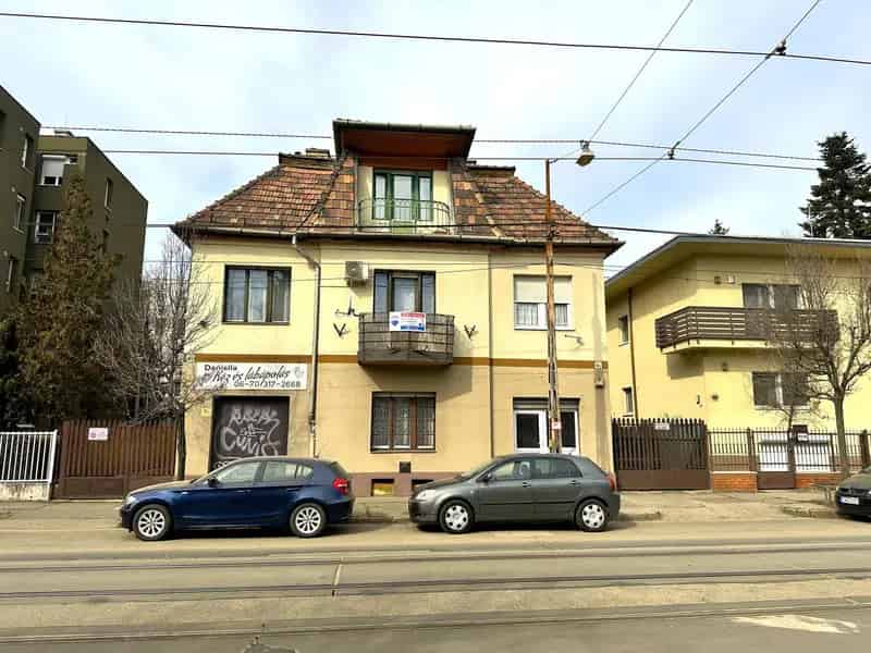 Eladó Erzsébet királyné útján önálló társasház 70%-a.