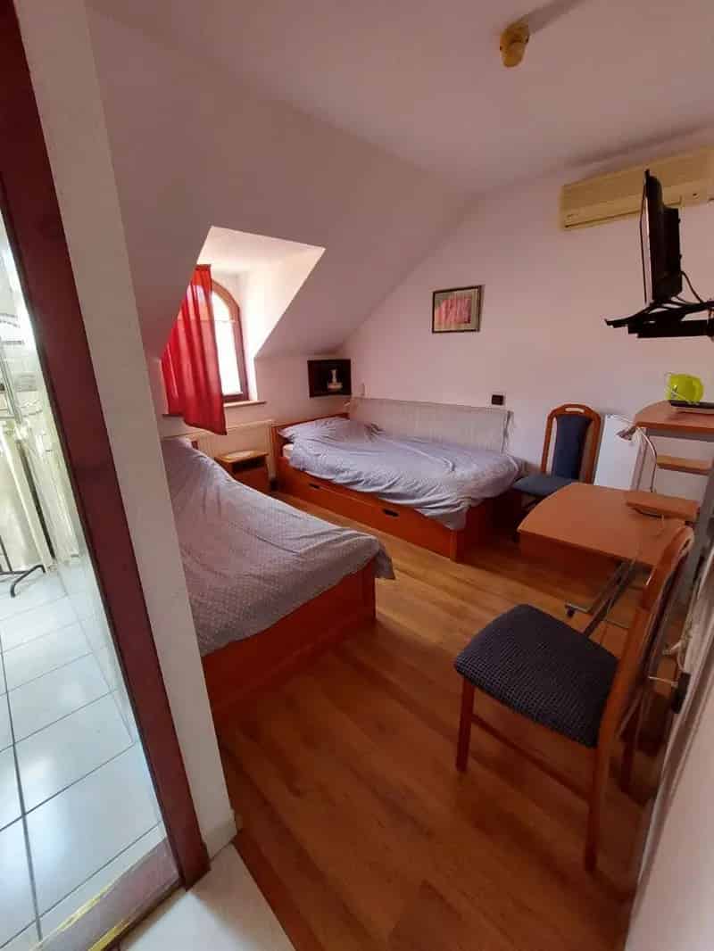Ház Kiadó , Esztergomi járás, Dunántúl