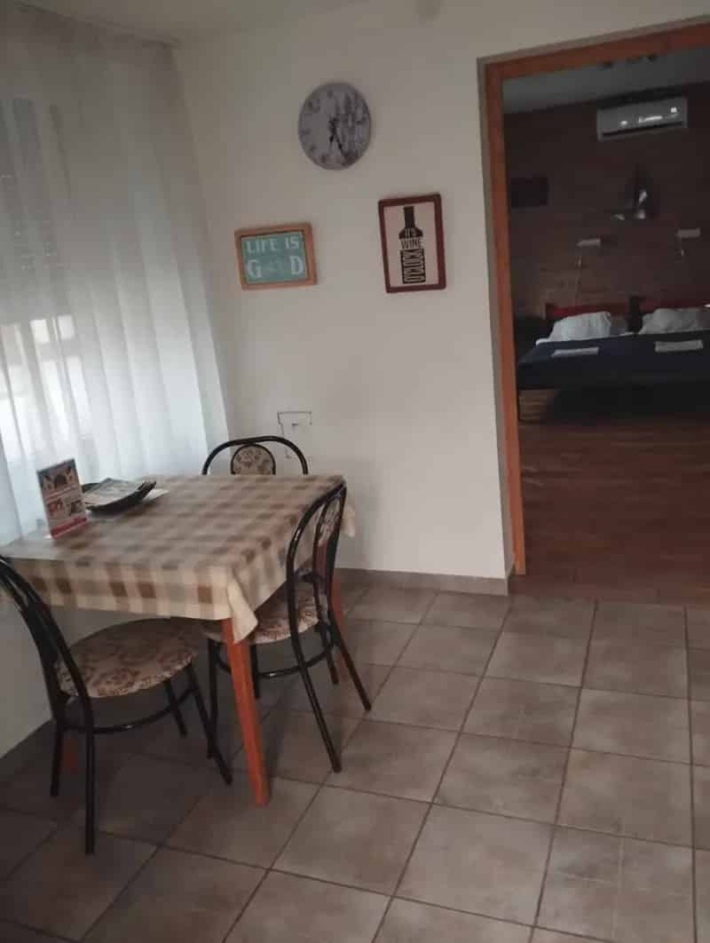 Ház Kiadó , Makó, Alföld és Észak