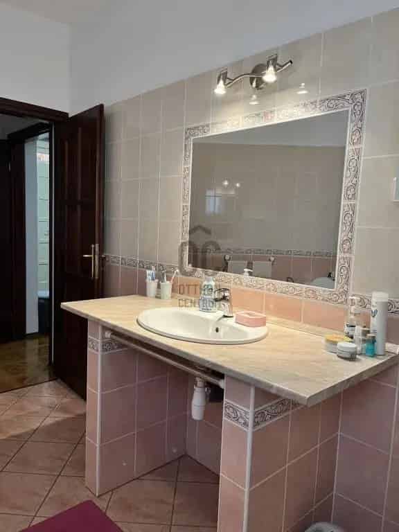 Ház Kiadó , Szekszárdi járás, Dunántúl