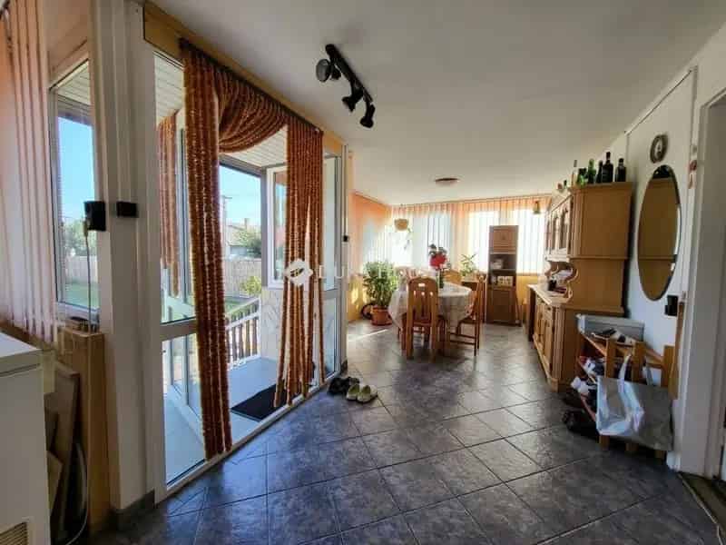 Ház Kiadó , Monori járás, Közép-Magyarország