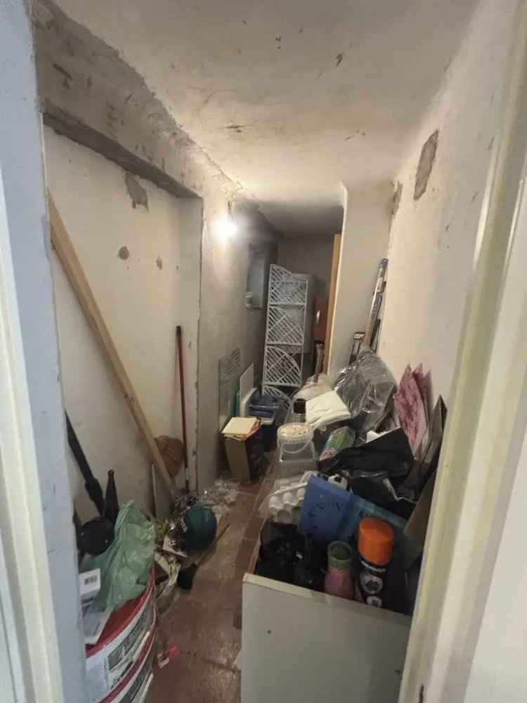 Felújított családi ház kandallóval és pincével eladó