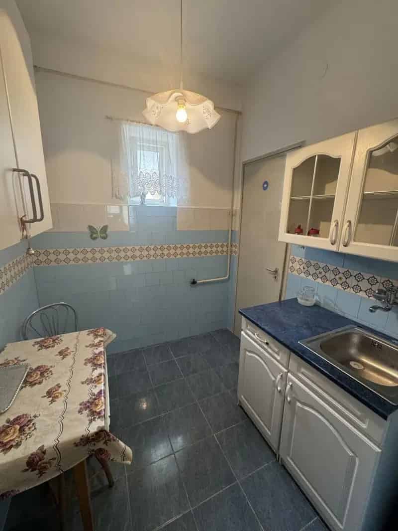 Ház Kiadó , Várpalotai járás, Dunántúl
