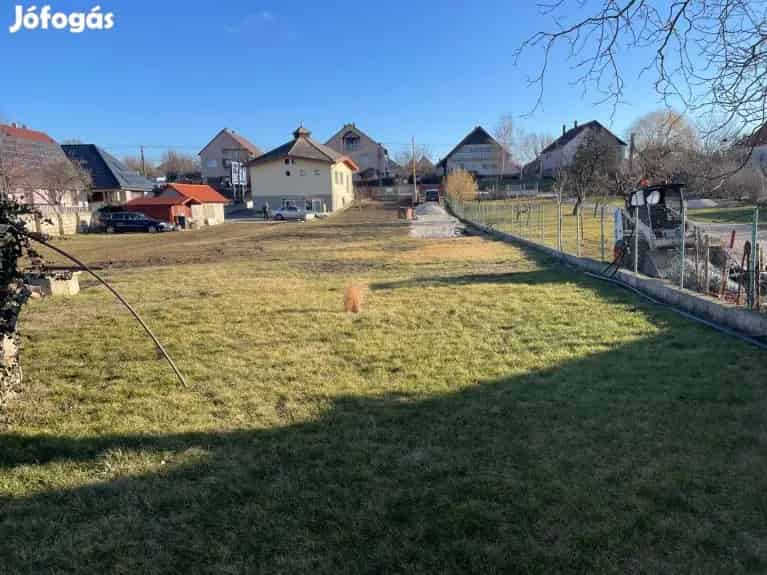 Veszprém kertvárosában eladó egy közműves, építési telek - Gyulafirátót, Telek, föld - Jófogás Ingatlan
