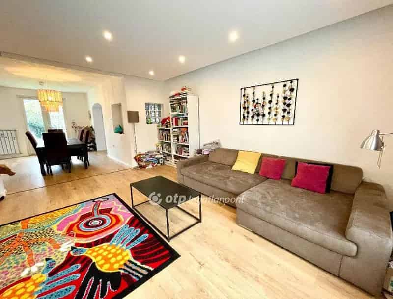 Ház Kiadó , Szentendrei járás, Közép-Magyarország