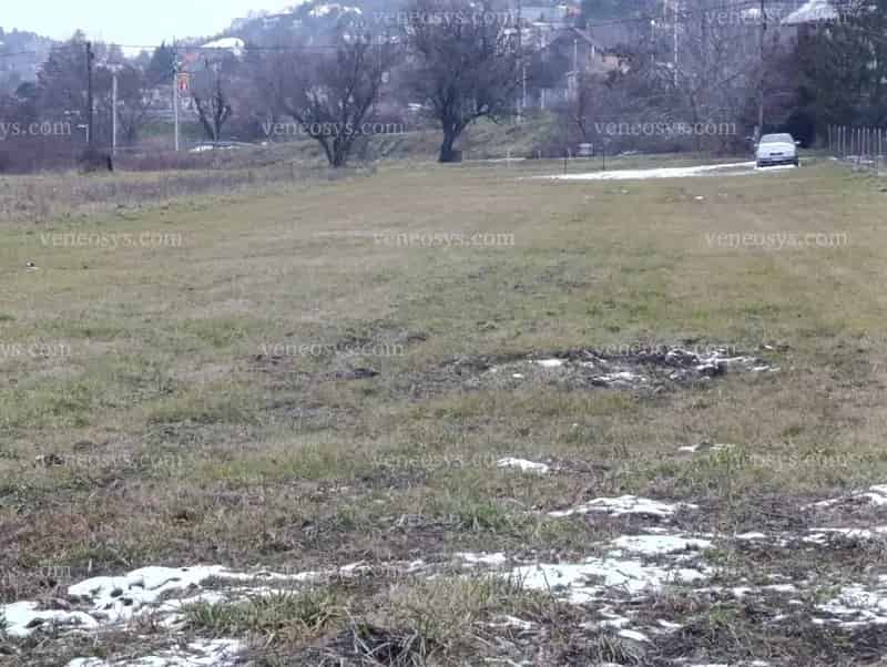 Velencén eladó belterületi építési telek!