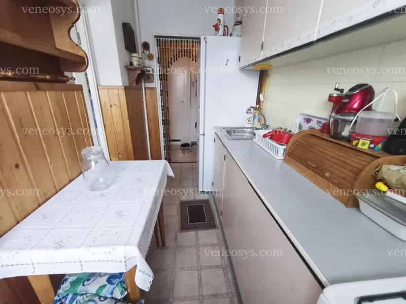 Eladó Kazincbarcikán a Pollack Mihály úton egy 50 m² 1+2 félszobás 3. emeleti lakás