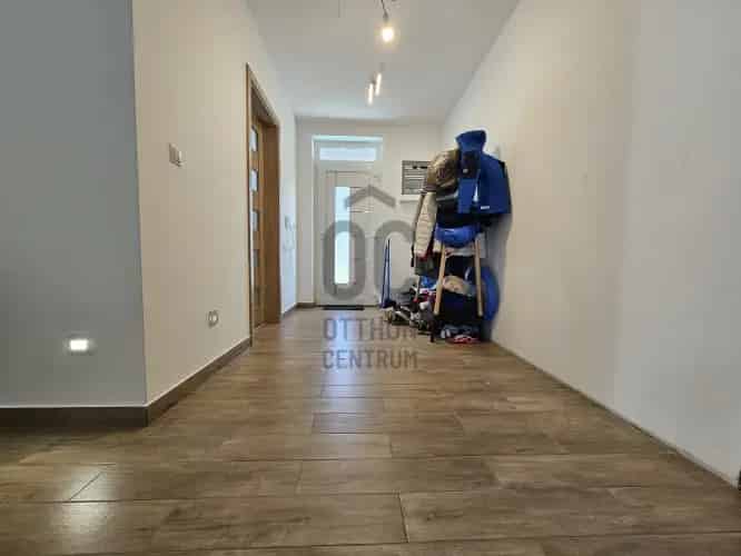 Váci eladó újépítésű családi ház, DHZ095853