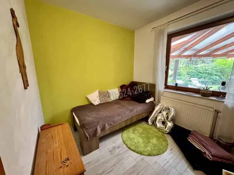 Ház Kiadó , Váci járás, Közép-Magyarország