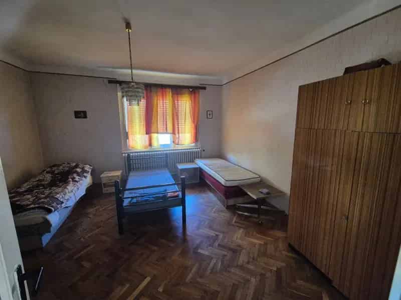 Ház Kiadó , Gödöllői járás, Közép-Magyarország