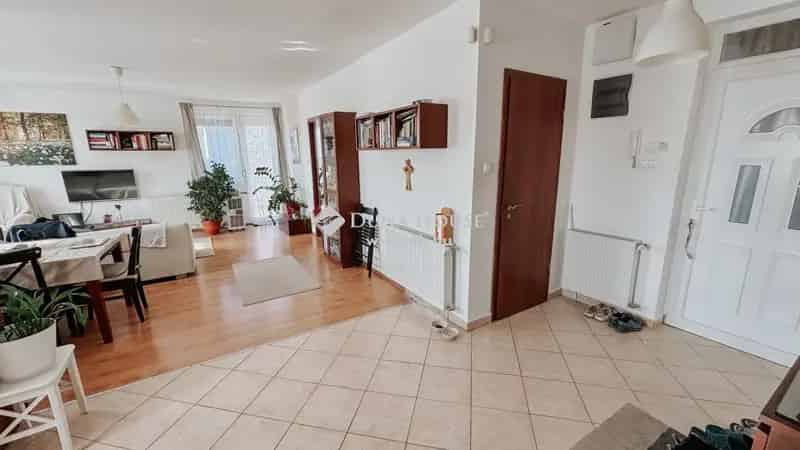 Lakás Eladó , Szentendre, Közép-Magyarország
