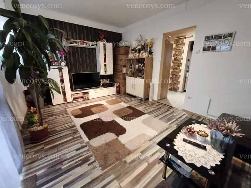 ELADÓ Sajószentpéteren a közkedvelt Móra lakótelepen egy 50 m², 2 szobás FELÚJÍTOTT lakás!