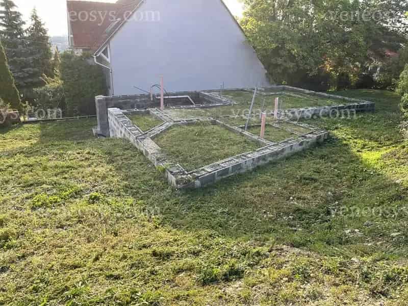Megvásárlásra kínálok Miskolctapolcán egy 472 nm -es építési telket.