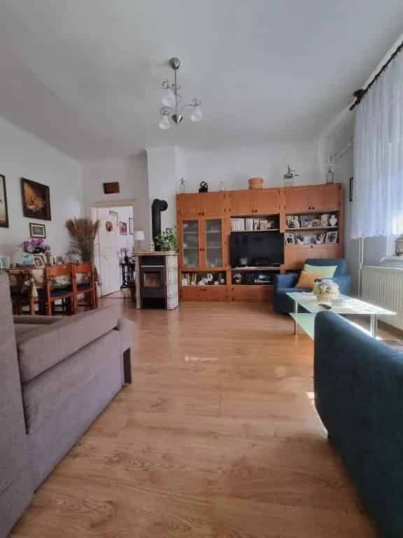 Ház Kiadó , Pápai járás, Dunántúl