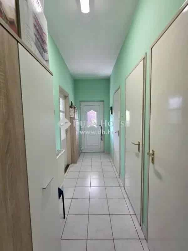 Kétgenerációs családi ház eladó 931 nm-es telken