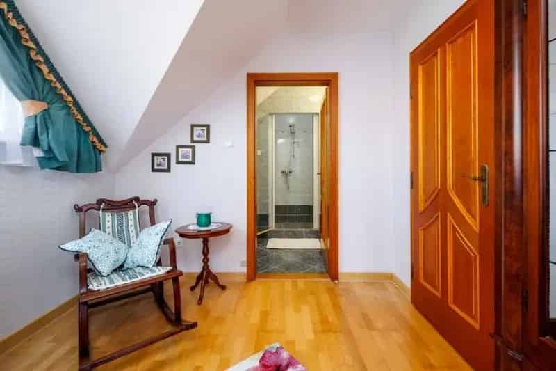 Ház Kiadó , Budakeszi járás, Közép-Magyarország