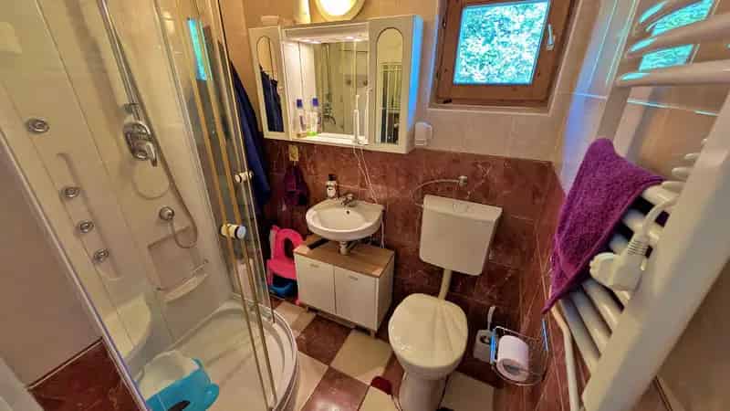 Ház Kiadó , Szobi járás, Közép-Magyarország