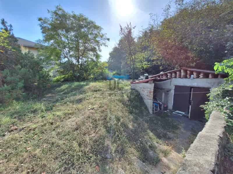800 m2-es telek eladó 26 beépíthetőséggel