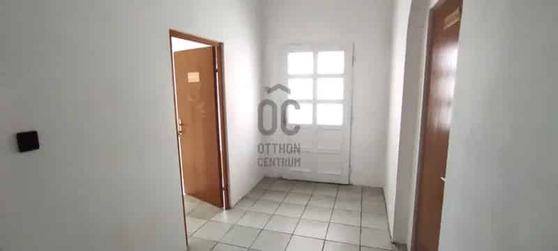 Soproni kiadó kereskedelmi ingatlan, UZ017179