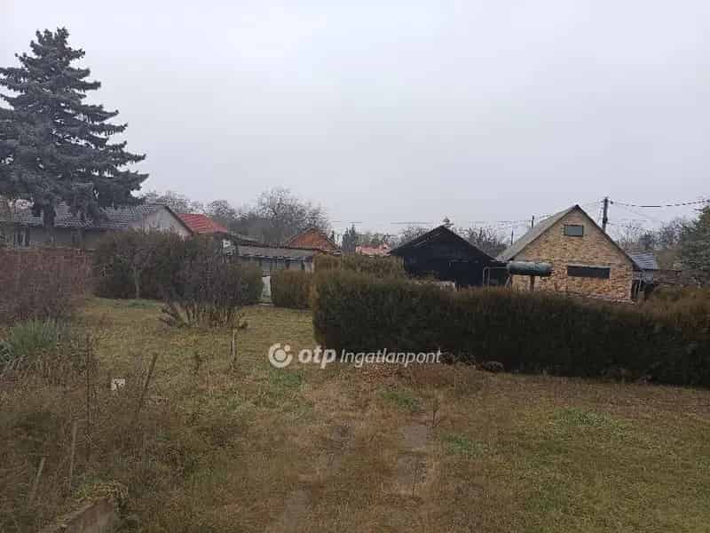 Telek Kiadó , Szigetszentmiklósi járás, Közép-Magyarország