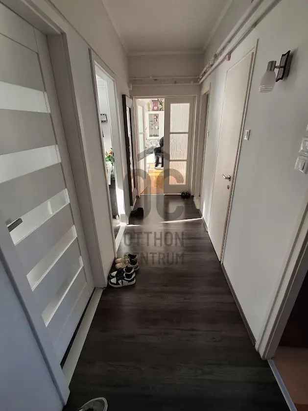 Cegléd központjában eladó 85 nm-es 3 szobás lakás