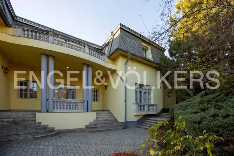 Patinás villa a klasszikus Rózsadombon