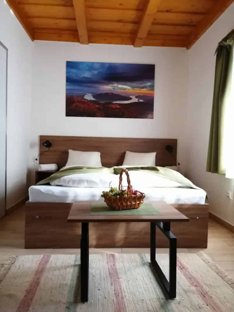 Ház Kiadó , Esztergomi járás, Dunántúl
