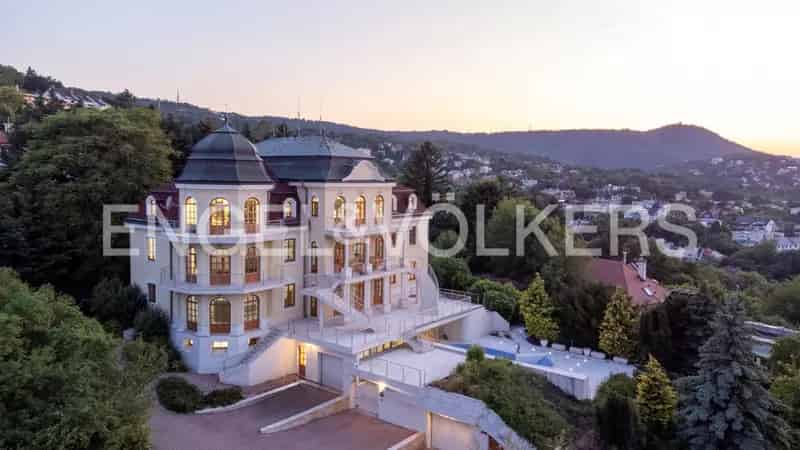 Panorámás hegyvidéki villa Budapest legexkluzívabb kerületében
