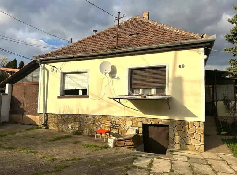 Telek Kiadó , Tó utca, Törökbálint, Közép-Magyarország