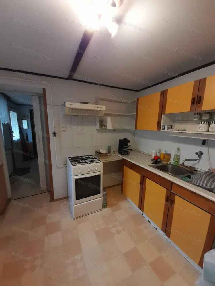 Ház Kiadó , Szolnoki járás, Alföld és Észak
