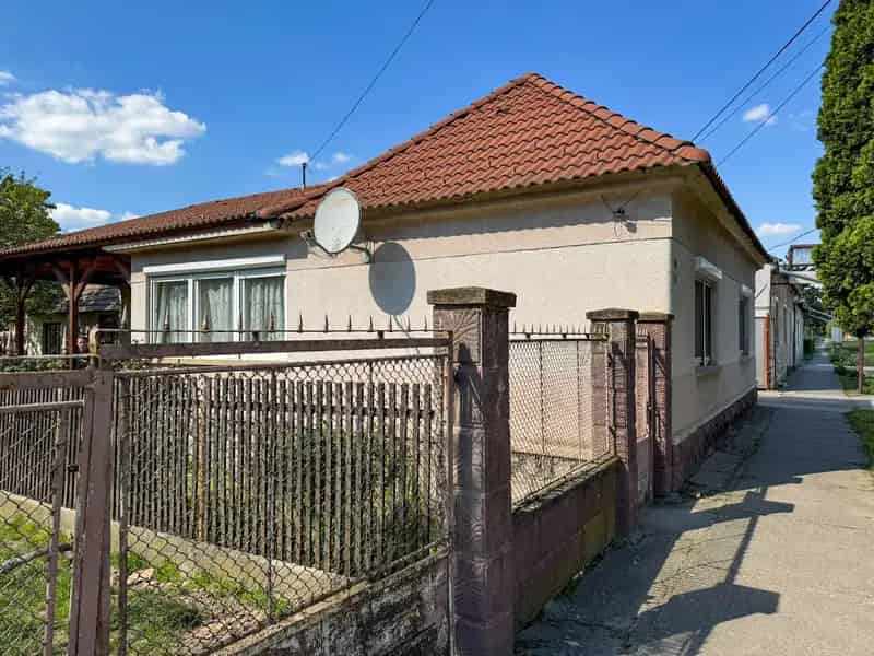 Vajszló központjában 110 nm-es családi ház