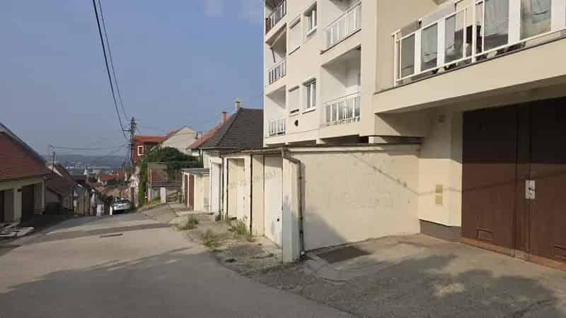 Pécsi Tettye környéki önálló garázs eladó