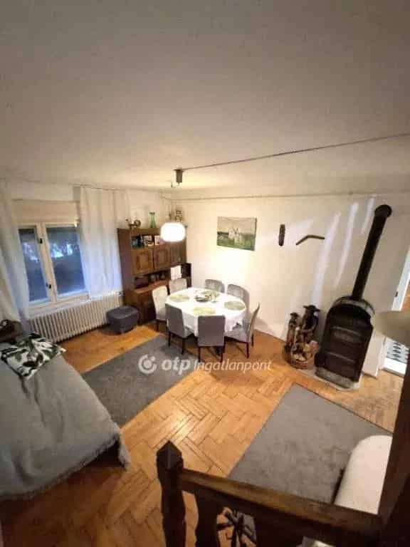 Ház Kiadó , Szentendrei járás, Közép-Magyarország