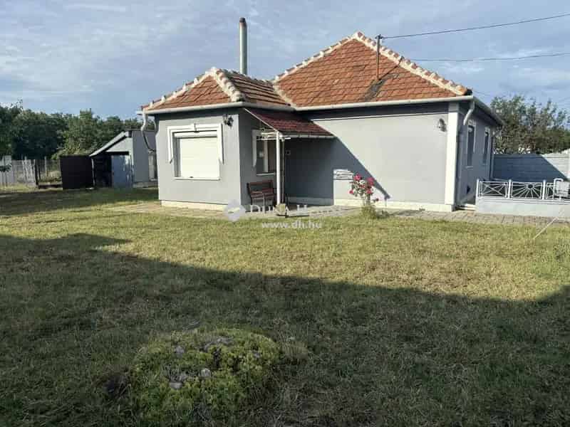 Sajóládi családi ház eladó - részben felújított, 1669 m² telekkel