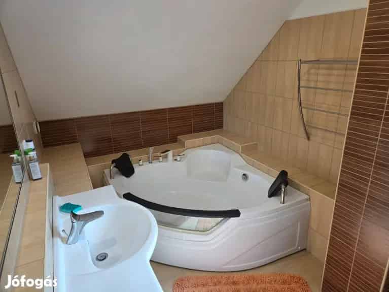Sopron kozeli luxusbirtok 240 m2 eko haz