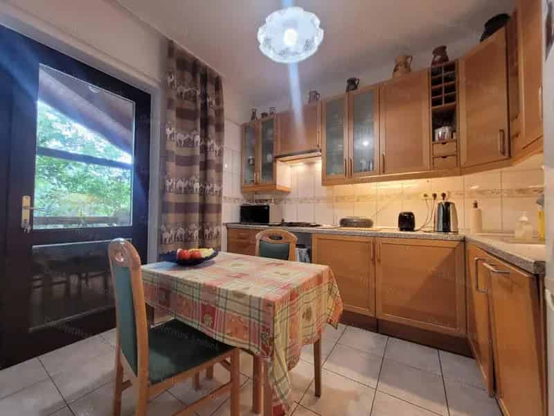 Ház Kiadó , Budakeszi járás, Közép-Magyarország