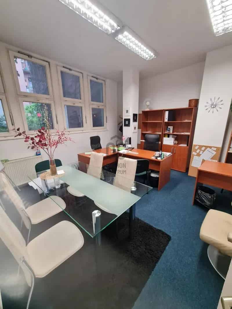 Üzleti célú Kiadó , Budapest, Közép-Magyarország