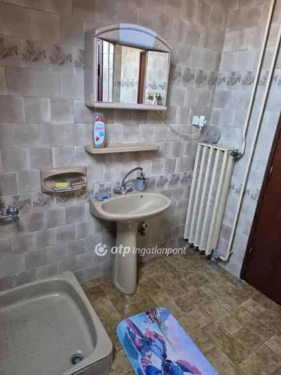 Ház Kiadó , Ceglédi járás, Közép-Magyarország